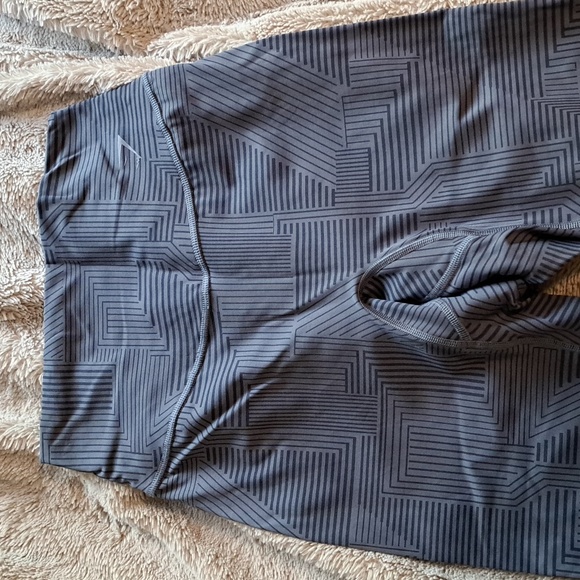 Gymshark Elevate Leggings - Picture 3 of 9